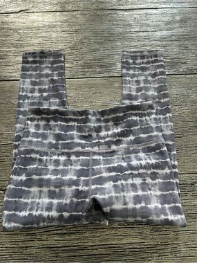 Athleta Elation printed Tahiti muted capris